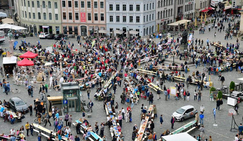 Gastmahl auf dem Neumarkt