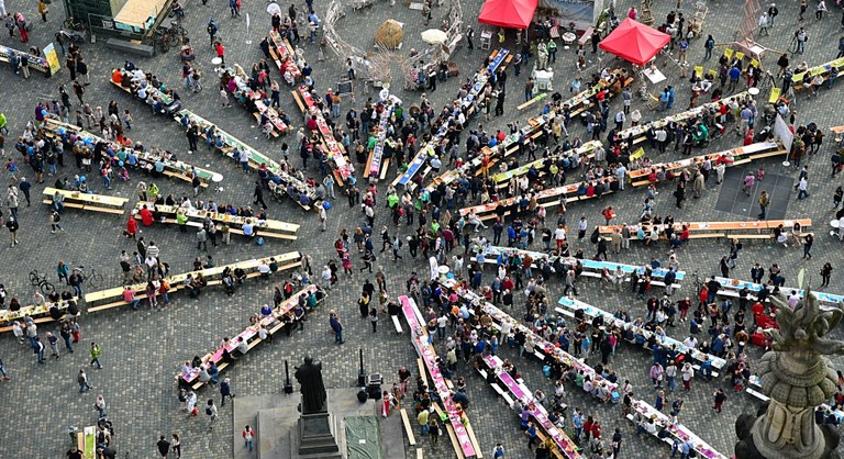 Gastmahl auf dem Neumarkt